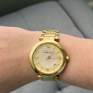 Women’s Michael kors watch gold